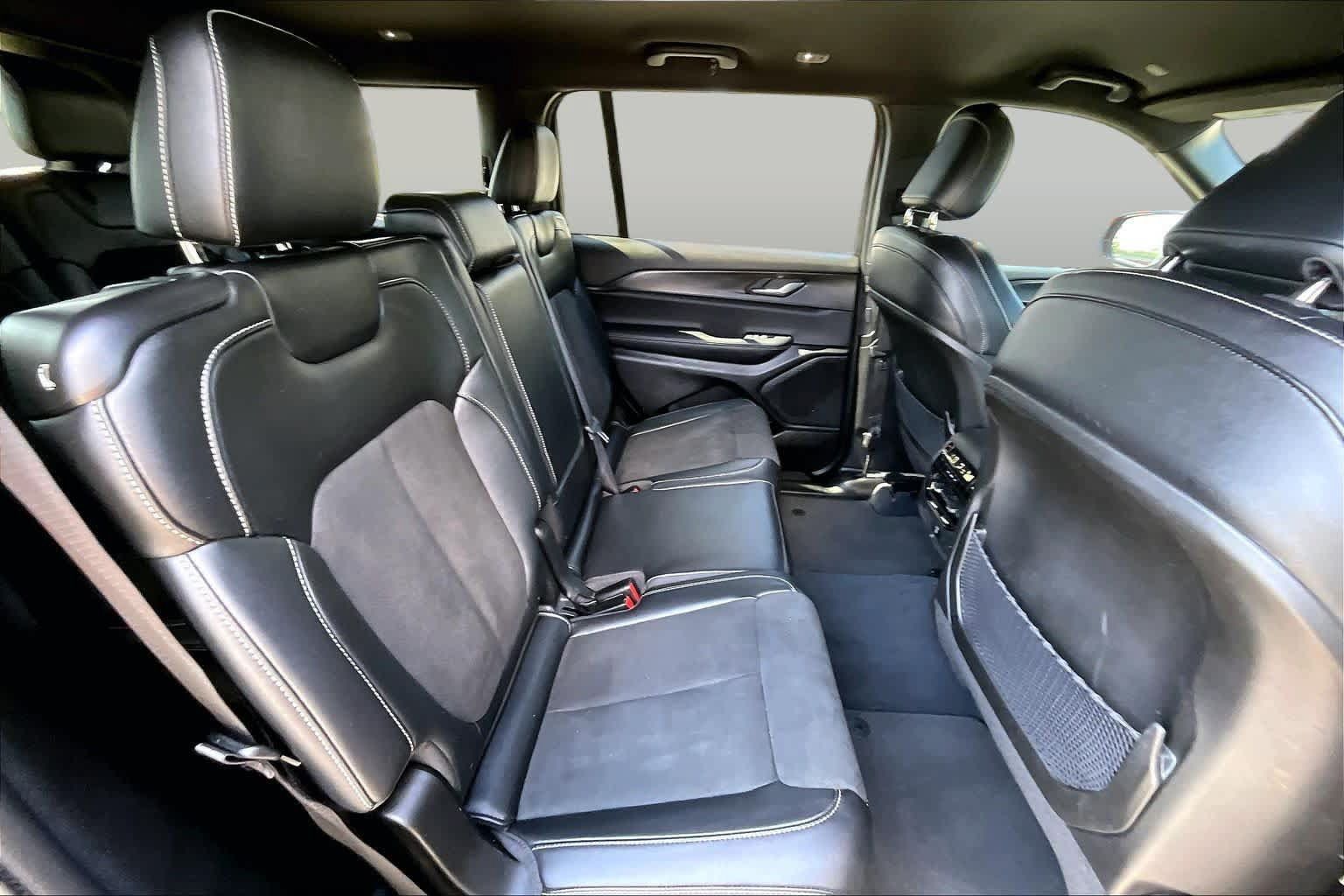 Used 2023 Jeep Grand Cherokee L Laredo AWD/4WD image 20