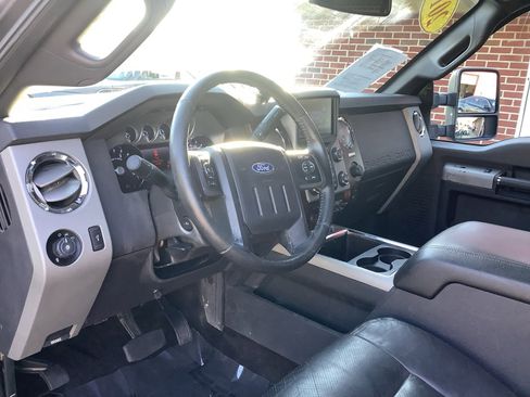 Used 2013 Ford F250 Lariat w/ Lariat Interior Pkg image 13