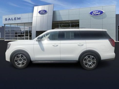 Certified 2025 Ford Expedition Active AWD/4WD image 5