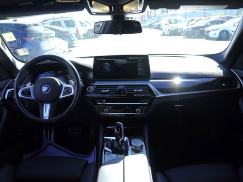 Used 2022 BMW 530e w/ M Sport Package image 19