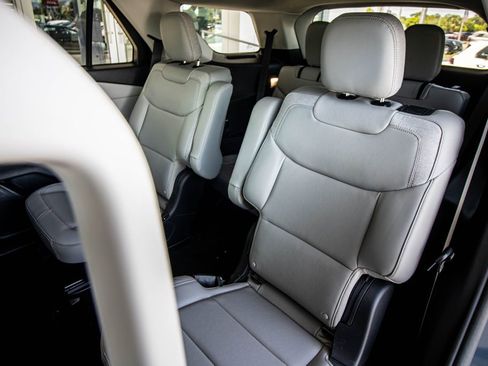 Used 2025 Ford Explorer Active w/ Active Comfort Package RWD image 27