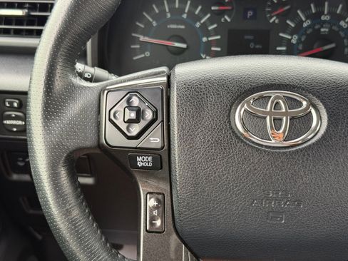 Used 2018 Toyota 4Runner SR5 image 24