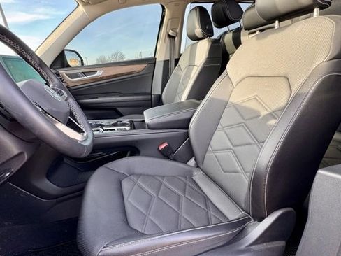 Used 2024 Volkswagen Atlas SE image 12