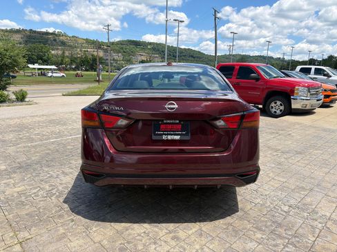 Used 2025 Nissan Altima 2.5 SV FWD image 7