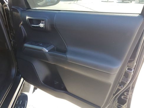 Used 2023 Toyota Tacoma TRD Sport image 37