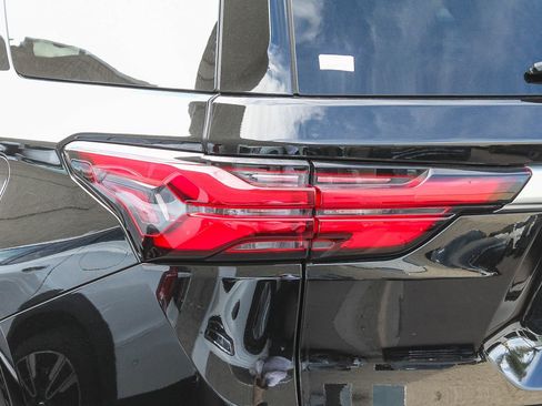 Used 2023 Chevrolet Traverse High Country image 9