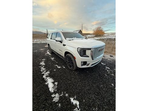 Used 2023 GMC Yukon XL Denali w/ Denali Reserve Package image 2
