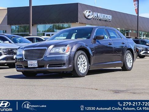 Used 2014 Chrysler 300 RWD image 1