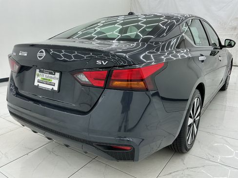 Used 2022 Nissan Altima 2.5 SV FWD image 9