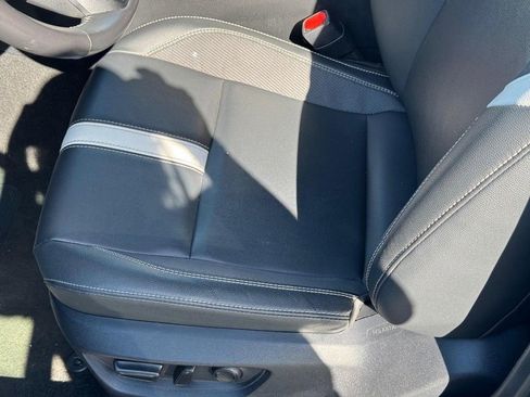 Used 2025 Toyota Camry SE FWD image 15