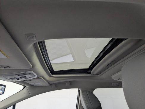 Used 2024 Toyota Sienna Limited image 17