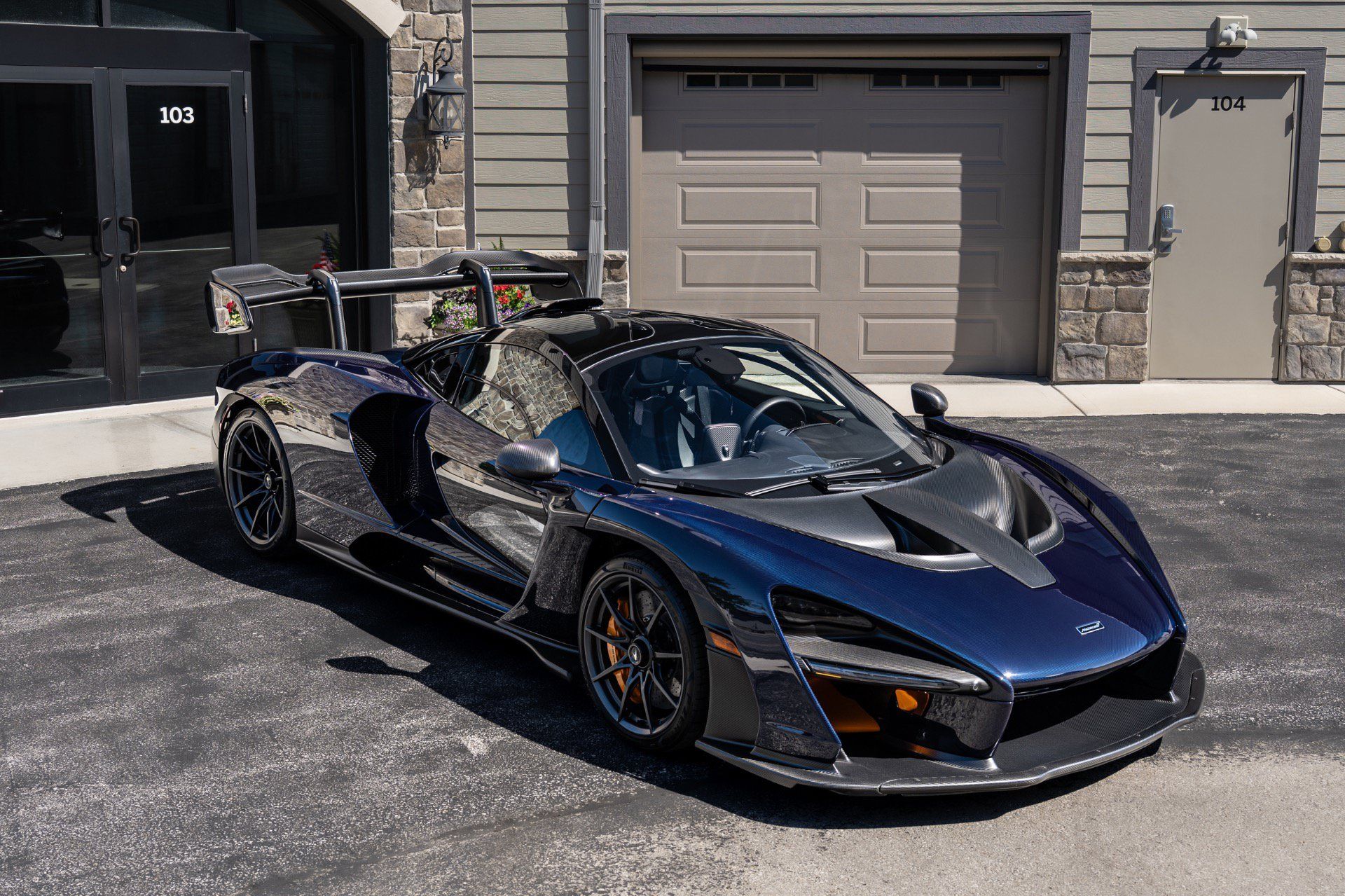 Used 2019 McLaren Senna RWD image 40