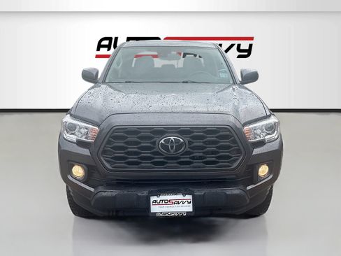 Used 2020 Toyota Tacoma SR5 RWD image 2