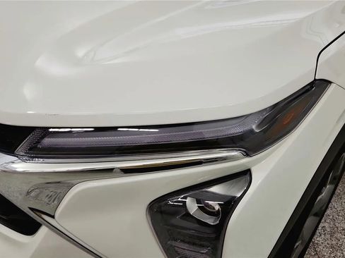 Used 2025 Chevrolet Trax LT w/ LT Convenience Package image 14