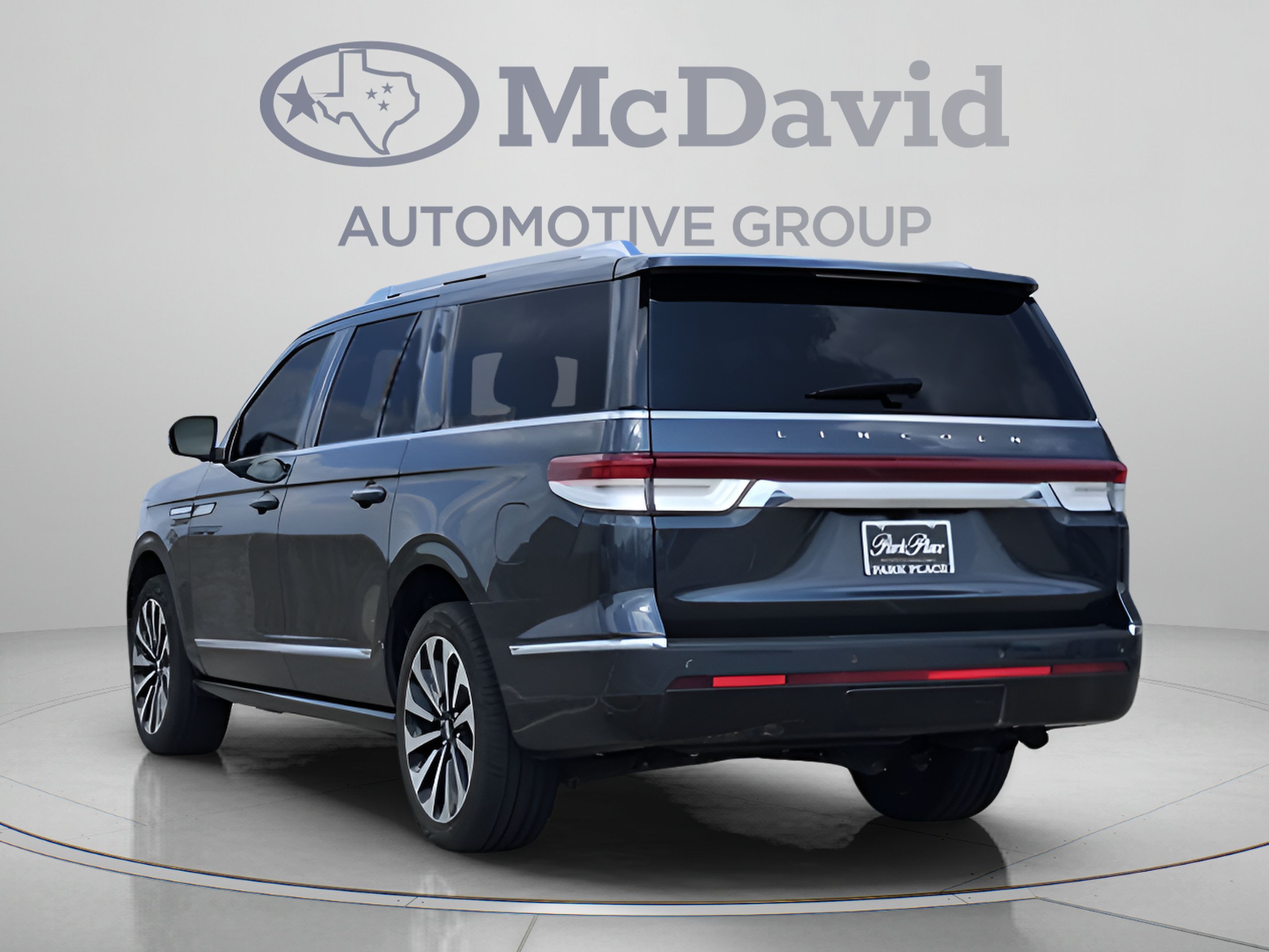 Certified 2024 Lincoln Navigator L Reserve AWD/4WD image 4