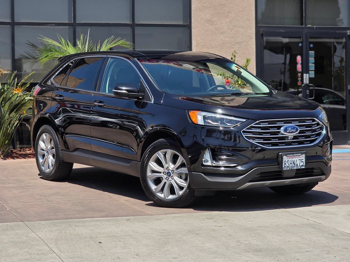 Used 2019 Ford Edge Titanium w/ Equipment Group 301A FWD image 3