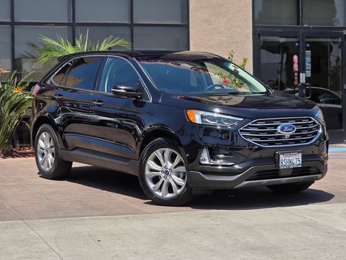 Used 2019 Ford Edge Titanium w/ Equipment Group 301A FWD image 3