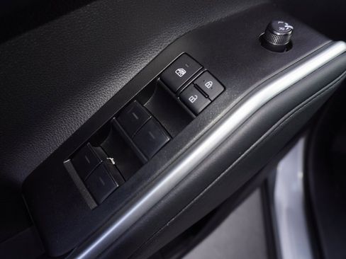 Certified 2025 Toyota Highlander XLE image 17