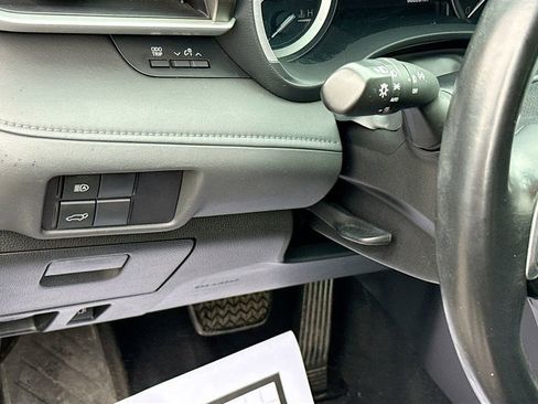 Used 2020 Toyota Highlander XLE image 11