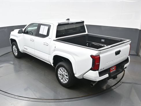 Used 2025 Toyota Tacoma SR5 AWD/4WD image 36