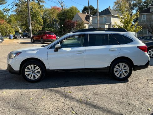 Used 2019 Subaru Outback 2.5i Premium image 6