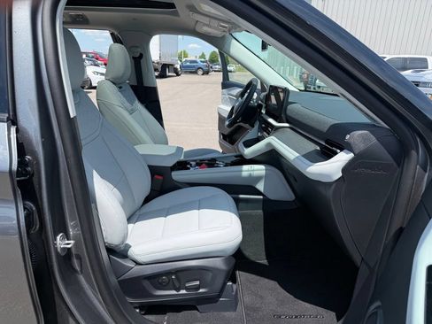 New 2026 Ford Explorer Platinum w/ LUX Leather Package AWD/4WD image 19