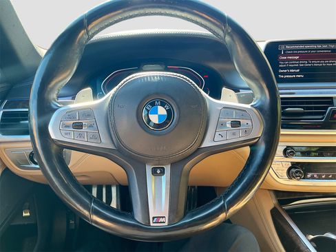 Used 2022 BMW 750i xDrive w/ Executive Package image 11