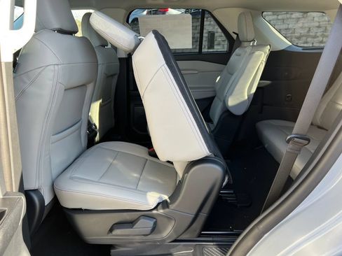 Used 2026 Ford Explorer Active w/ Active Comfort Package AWD/4WD image 5