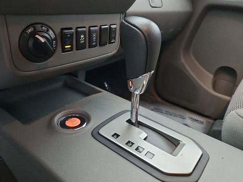 Used 2020 Nissan Frontier SV w/ Midnight Edition Floor Mats image 19