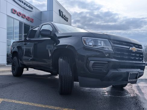 Used 2022 Chevrolet Colorado LT AWD/4WD image 3