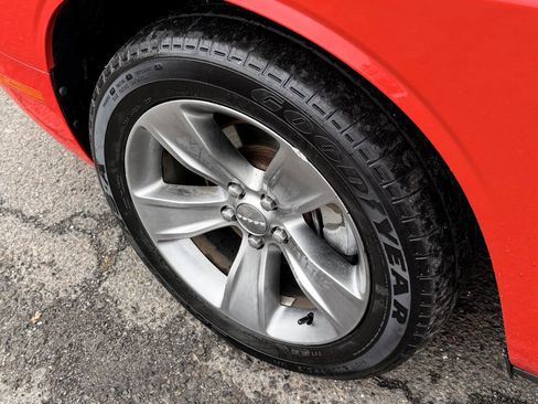 Used 2015 Dodge Challenger SXT RWD image 29
