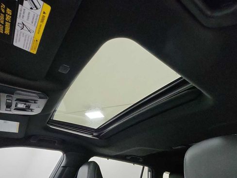 Used 2022 Toyota Highlander XSE AWD/4WD image 24