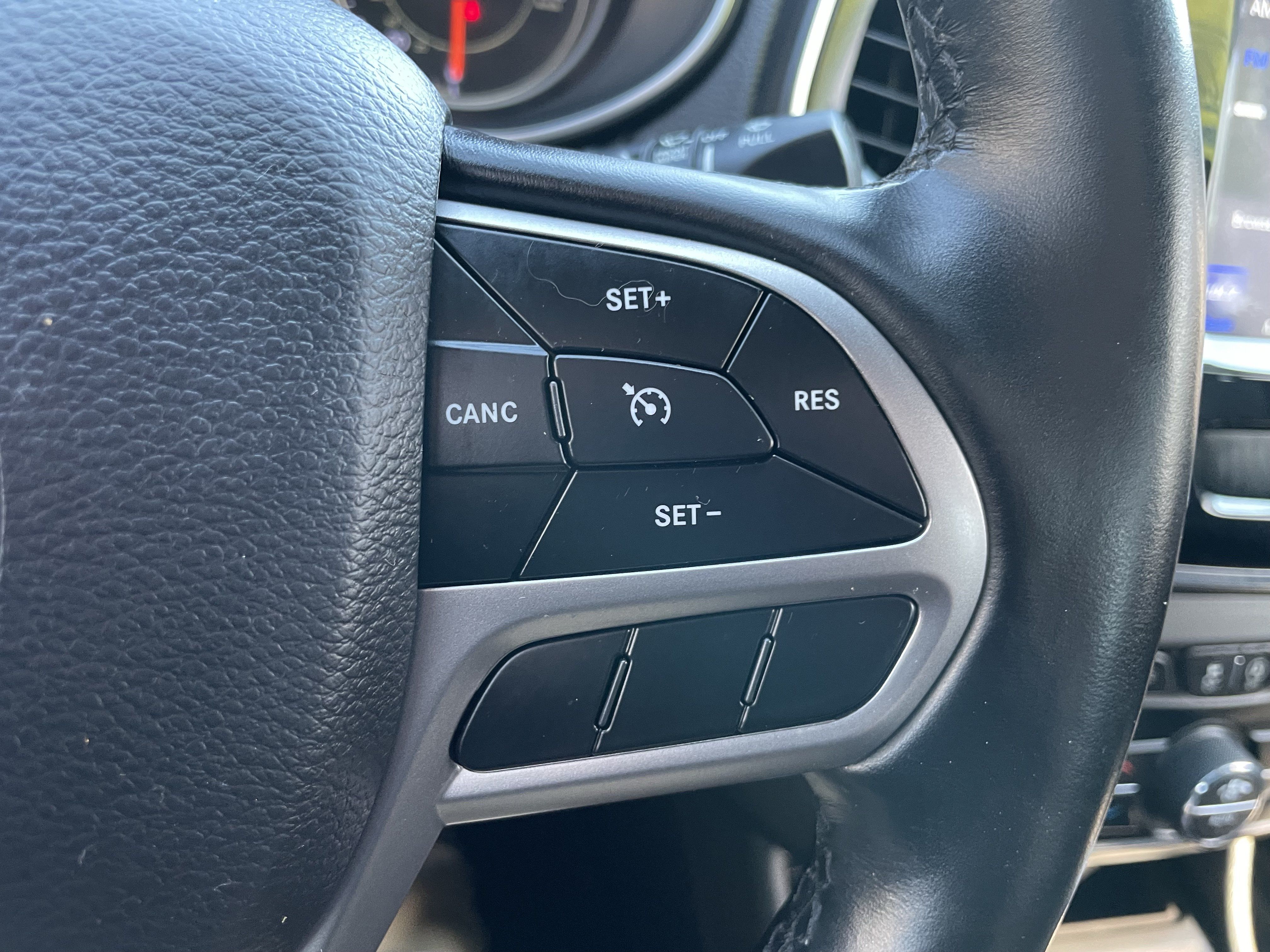 Used 2019 Jeep Cherokee Limited AWD/4WD image 17