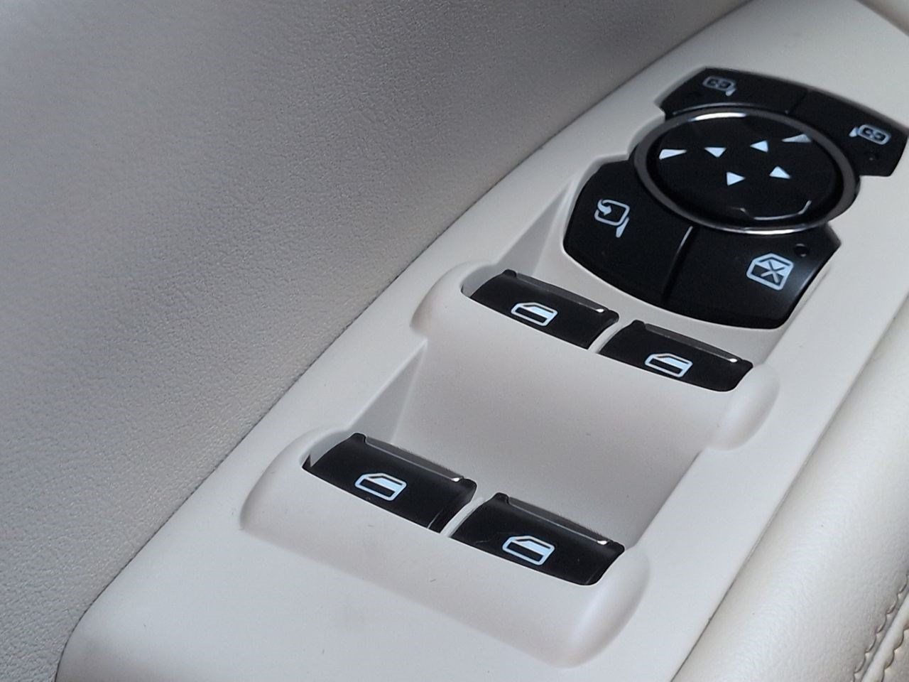 Certified 2019 Lincoln MKZ Reserve FWD image 24