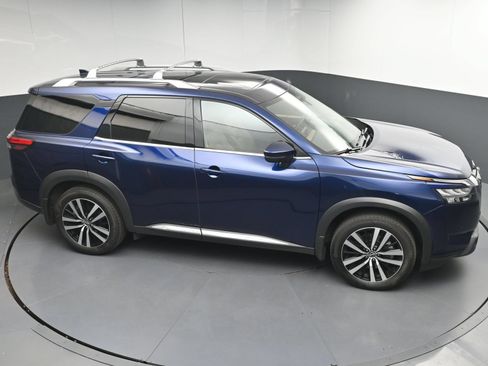 Certified 2025 Nissan Pathfinder Platinum FWD image 36