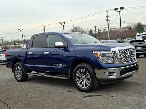 Used 2019 Nissan Titan SL image 3