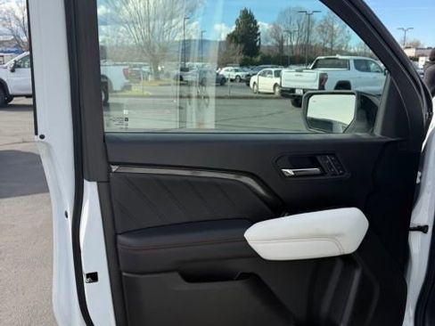 New 2025 GMC Canyon AT4 w/ AT4X AEV Edition image 10