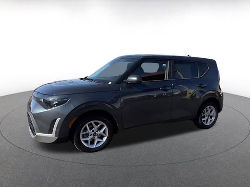 Used 2025 Kia Soul LX w/ LX Technology Package FWD image 8