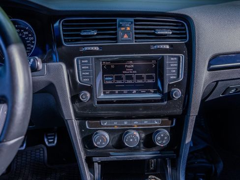 Used 2015 Volkswagen GTI SE FWD image 20