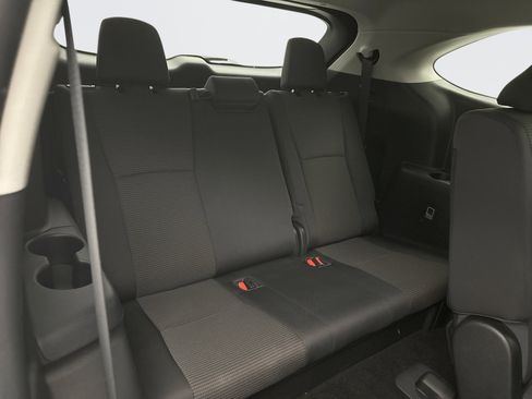 Used 2023 Toyota Highlander LE image 18