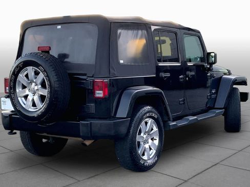 Used 2016 Jeep Wrangler Unlimited Sahara w/ Connectivity Group AWD/4WD image 12
