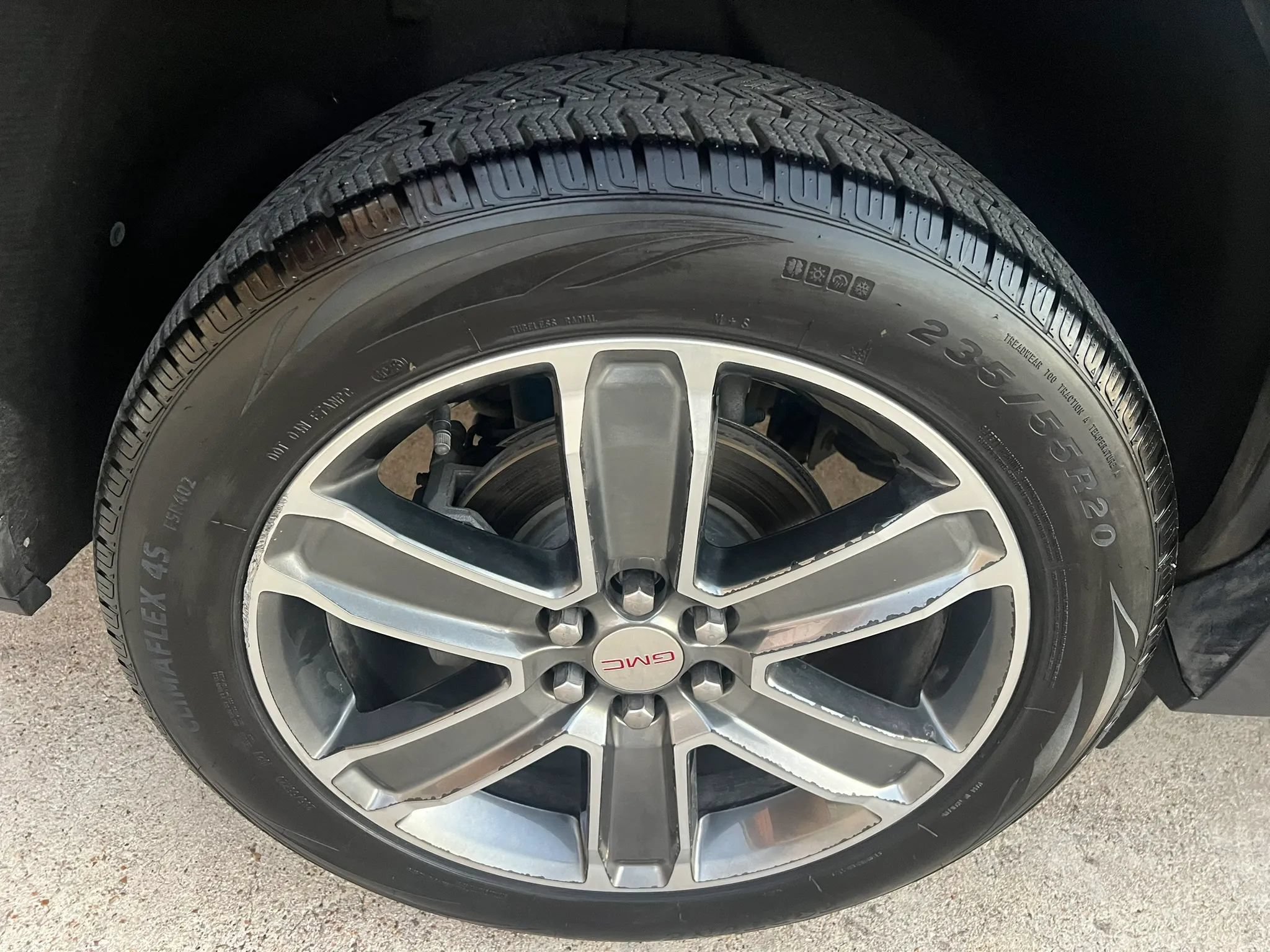 Used 2019 GMC Acadia Denali w/ Technology Package AWD/4WD image 9