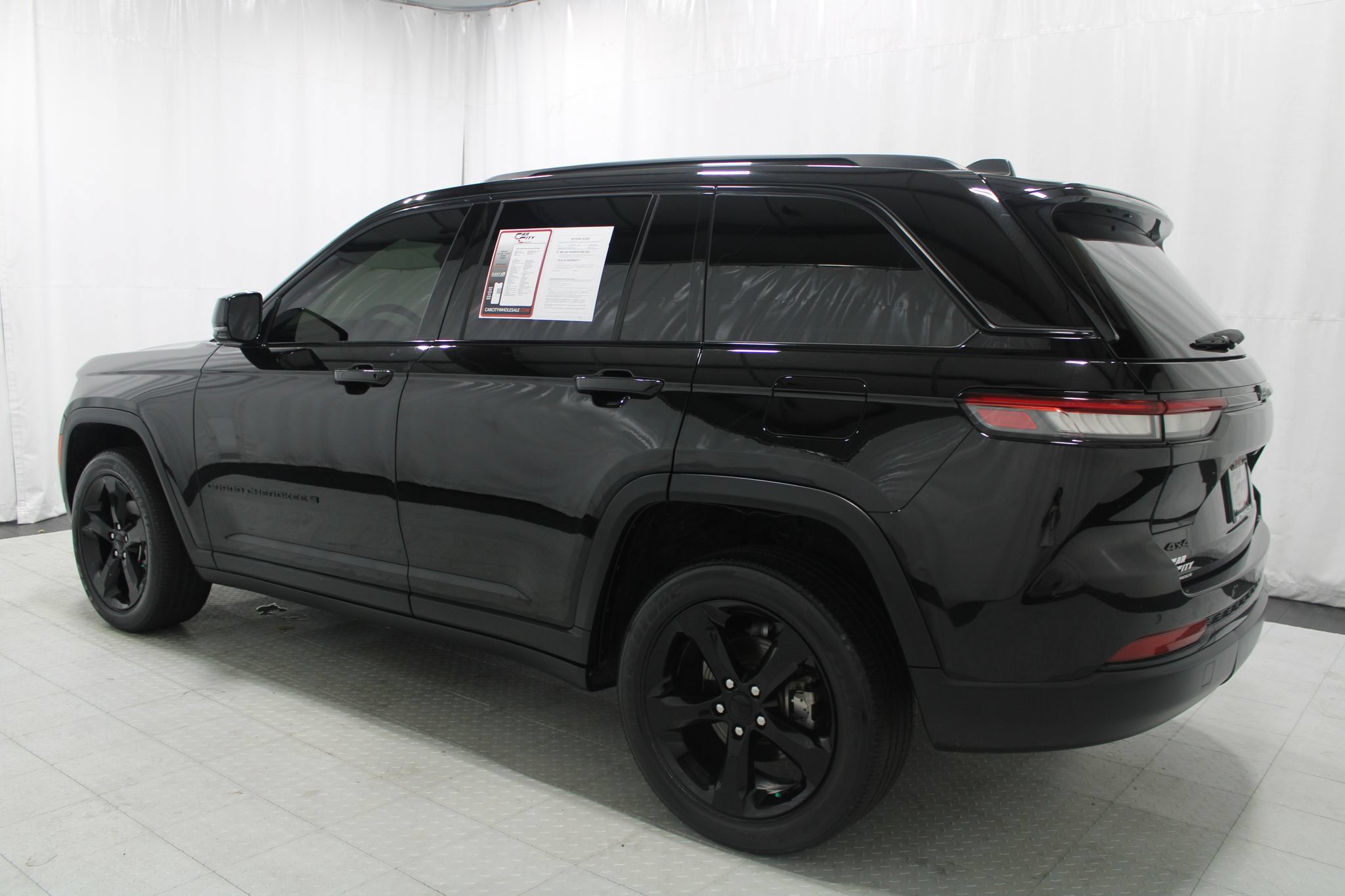 Used 2023 Jeep Grand Cherokee Altitude AWD/4WD image 8