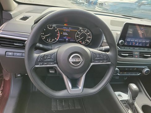 Used 2025 Nissan Altima 2.5 SV FWD image 24