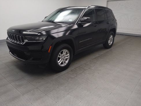 Used 2023 Jeep Grand Cherokee Laredo w/ Luxury Tech Group I AWD/4WD image 2