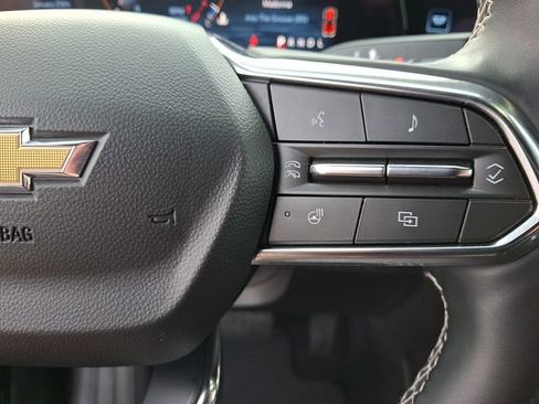 Used 2025 Chevrolet Traverse LT image 22