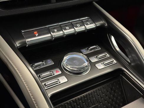 Used 2024 Lincoln Nautilus Reserve image 28