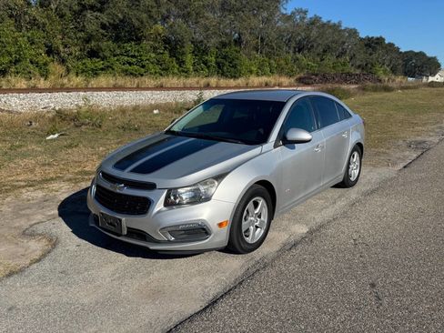 Used 2015 Chevrolet Cruze LT w/ Technology Package image 2