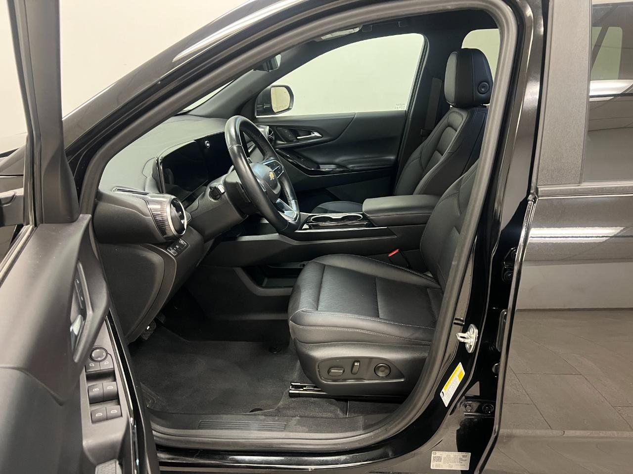 Used 2025 Chevrolet Equinox LT w/ Convenience Package II FWD image 21