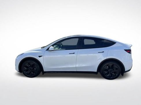Used 2024 Tesla Model Y Long Range AWD/4WD image 4